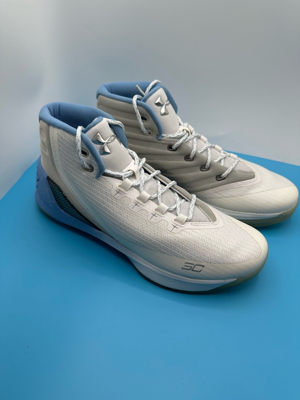 Under Armour Curry 3 Men’s size 11 Brand New no box . ‘Birthday’